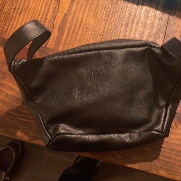 Carlos by Carlos Santana Black Belt Bag with Adjustable Strap - Picture 2 of 3